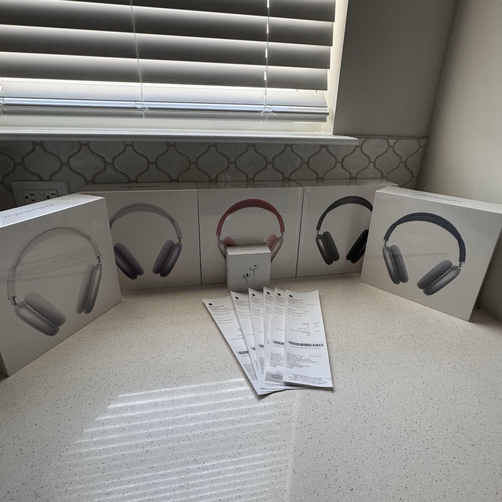 Apple Headsets in Assorted Colors